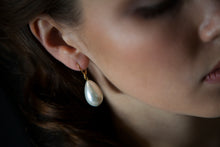 Girl With A Pearl Earrings - Gold